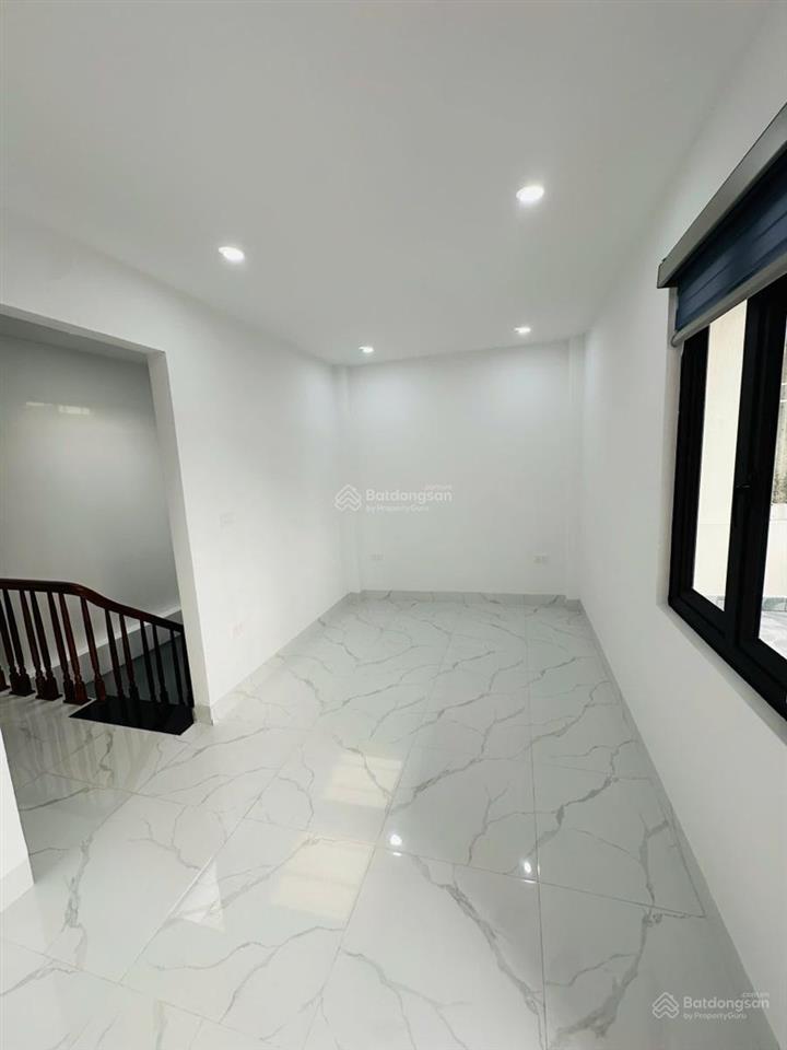 Bán nhà phố hồ tùng mậu , nhà mới 34m2 5 tầng , mặt tiền 5,6m, cách ô tránh 30m . 8,5 tỷ