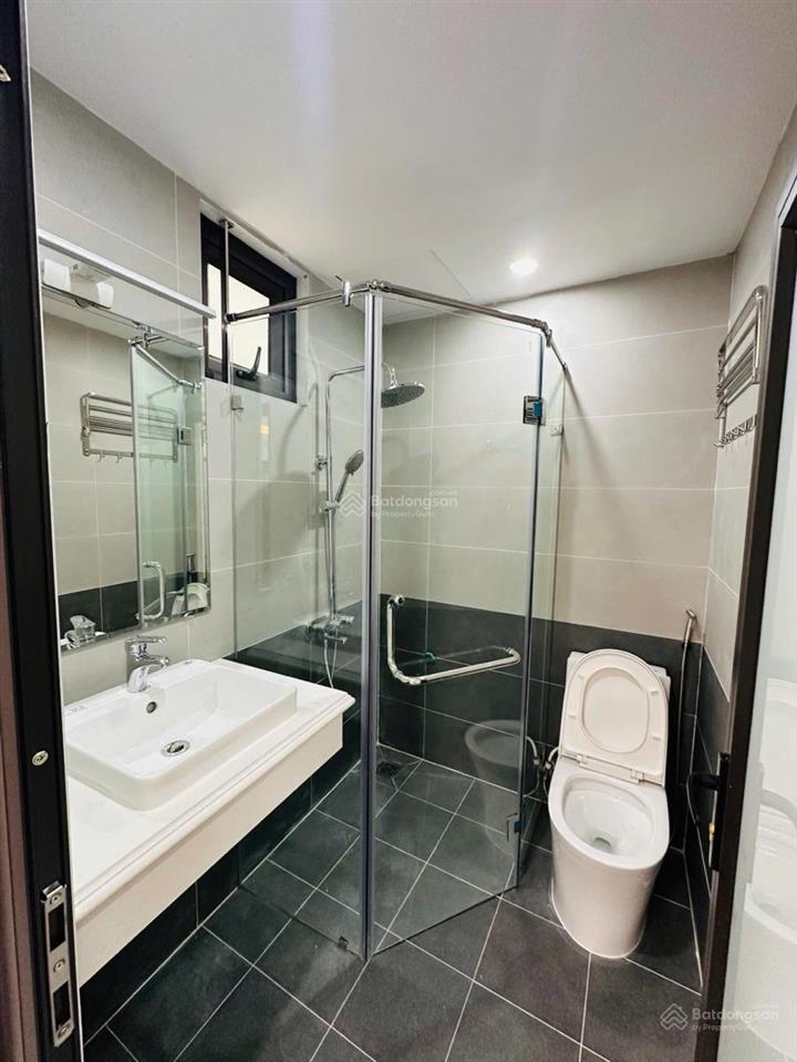 Bán nhà phố hồ tùng mậu , nhà mới 34m2 5 tầng , mặt tiền 5,6m, cách ô tránh 30m . 8,5 tỷ