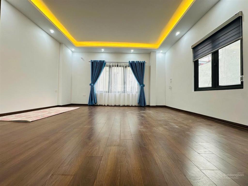 Bán nhà phố hồ tùng mậu , nhà mới 34m2 5 tầng , mặt tiền 5,6m, cách ô tránh 30m . 8,5 tỷ