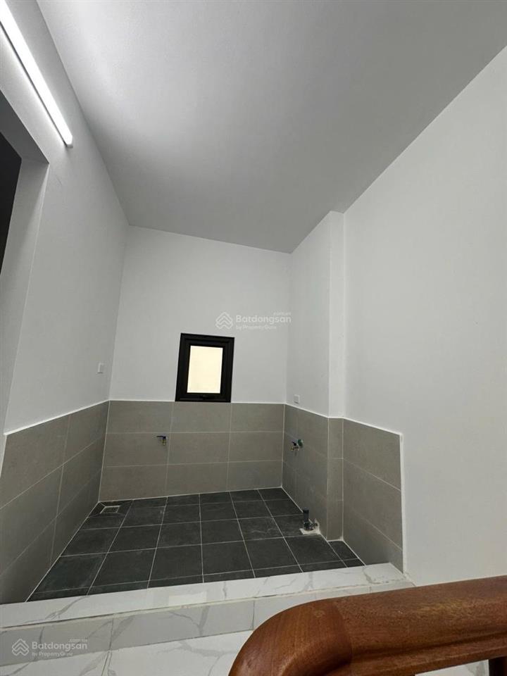 Bán nhà phố hồ tùng mậu , nhà mới 34m2 5 tầng , mặt tiền 5,6m, cách ô tránh 30m . 8,5 tỷ