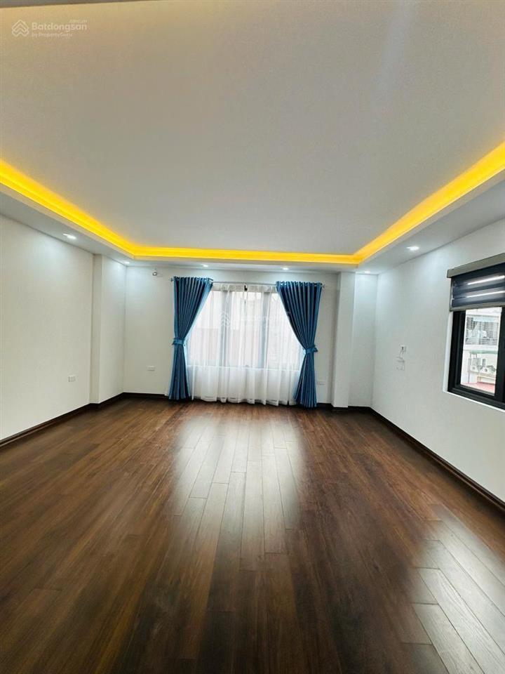 Bán nhà phố hồ tùng mậu , nhà mới 34m2 5 tầng , mặt tiền 5,6m, cách ô tránh 30m . 8,5 tỷ