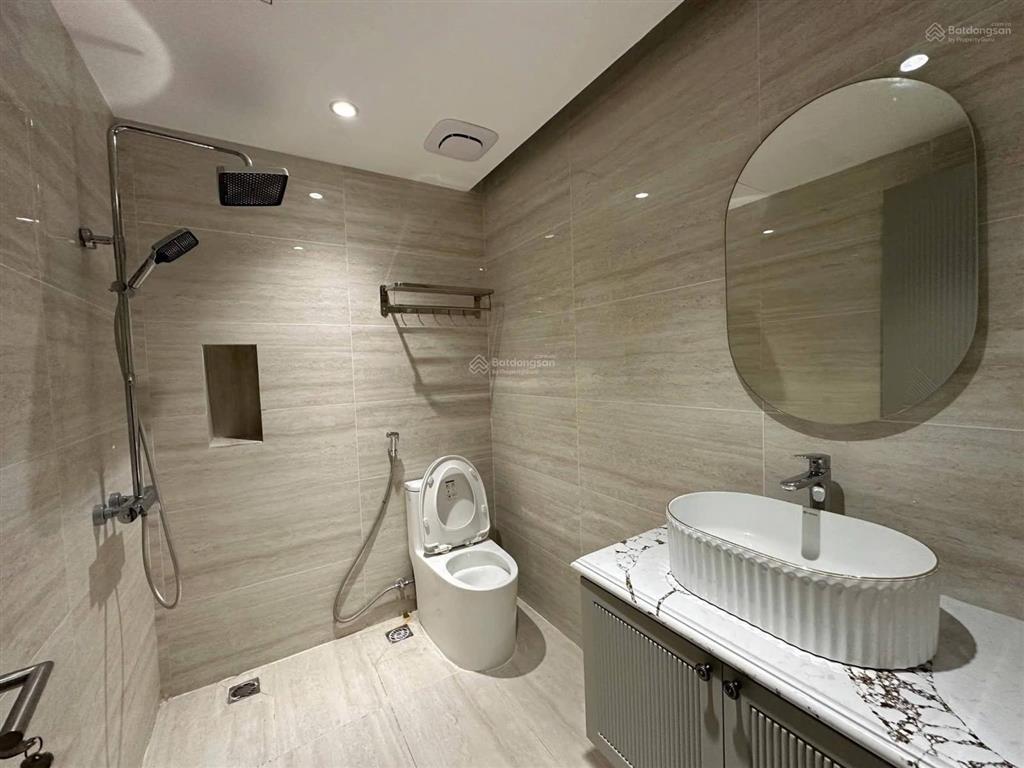 Bán nhà phố ngọc khánh , ba đình , 42m2 , 6 tầng , thang máy , mặt tiền 4,2m , ngõ ô tô , giá 20 tỷ