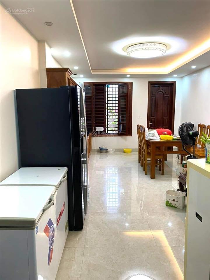 Bán nhà phố nguyên hồng, đống đa 44m 5 tầng mặt tiền 4,1m vỉa hè 2m giá 24 tỷ