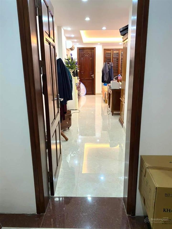 Bán nhà phố nguyên hồng, đống đa 44m 5 tầng mặt tiền 4,1m vỉa hè 2m giá 24 tỷ