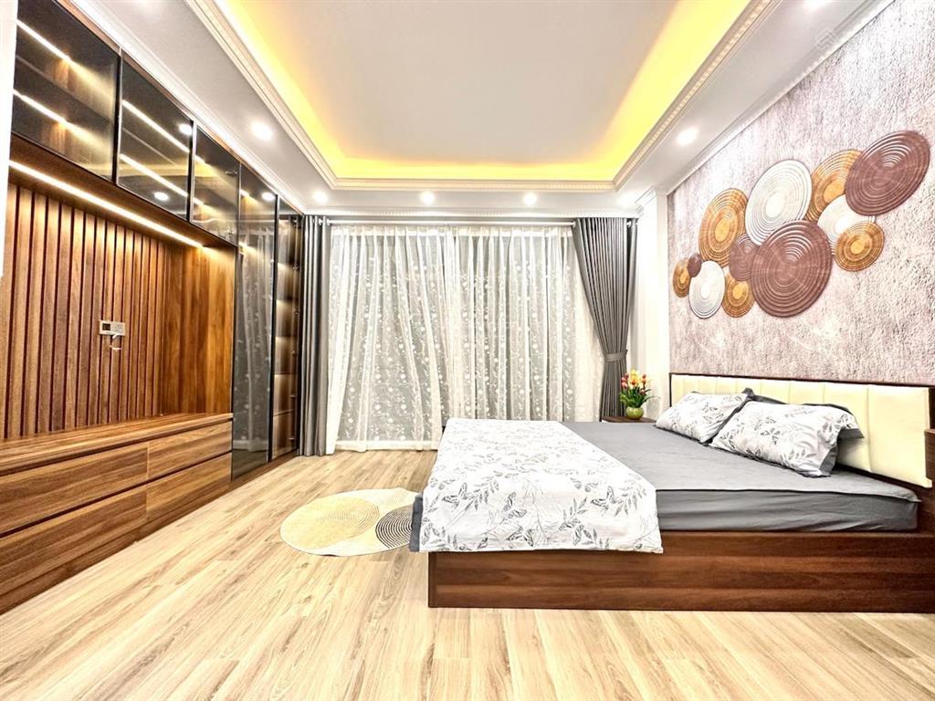 Bán nhà đường trần thái tông, cầu giấy, 45 m2, 4 tầng, mt 4,5m, giá 9,9 tỷ. ngõ ô tô, tt chuẩn