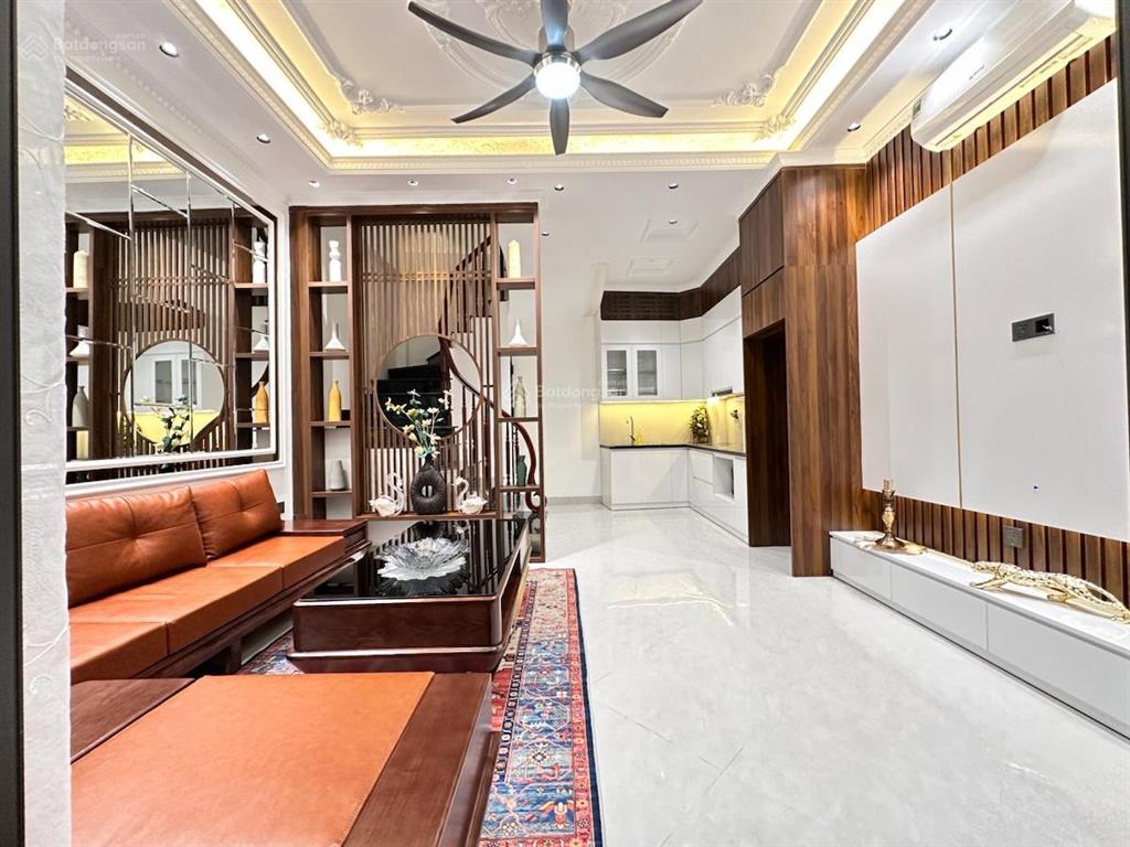 Bán nhà đường trần thái tông, cầu giấy, 45 m2, 4 tầng, mt 4,5m, giá 9,9 tỷ. ngõ ô tô, tt chuẩn