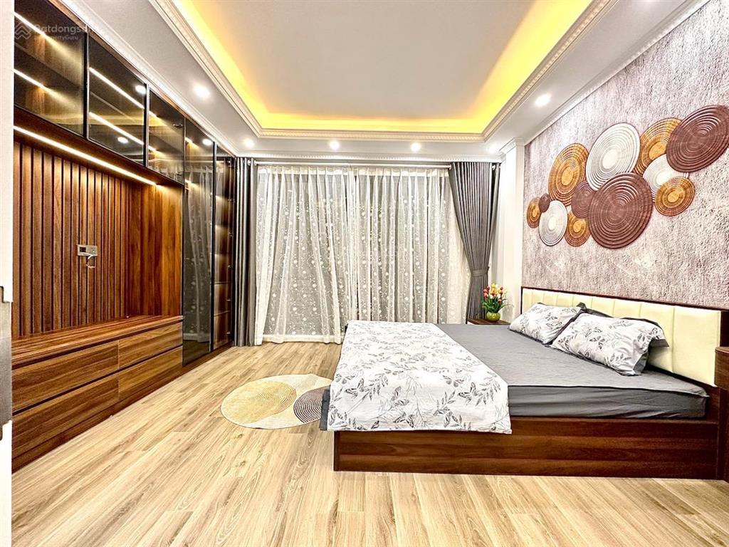 Bán nhà đường trần thái tông, cầu giấy, 45 m2, 4 tầng, mt 4,5m, giá 9,9 tỷ. ngõ ô tô, tt chuẩn