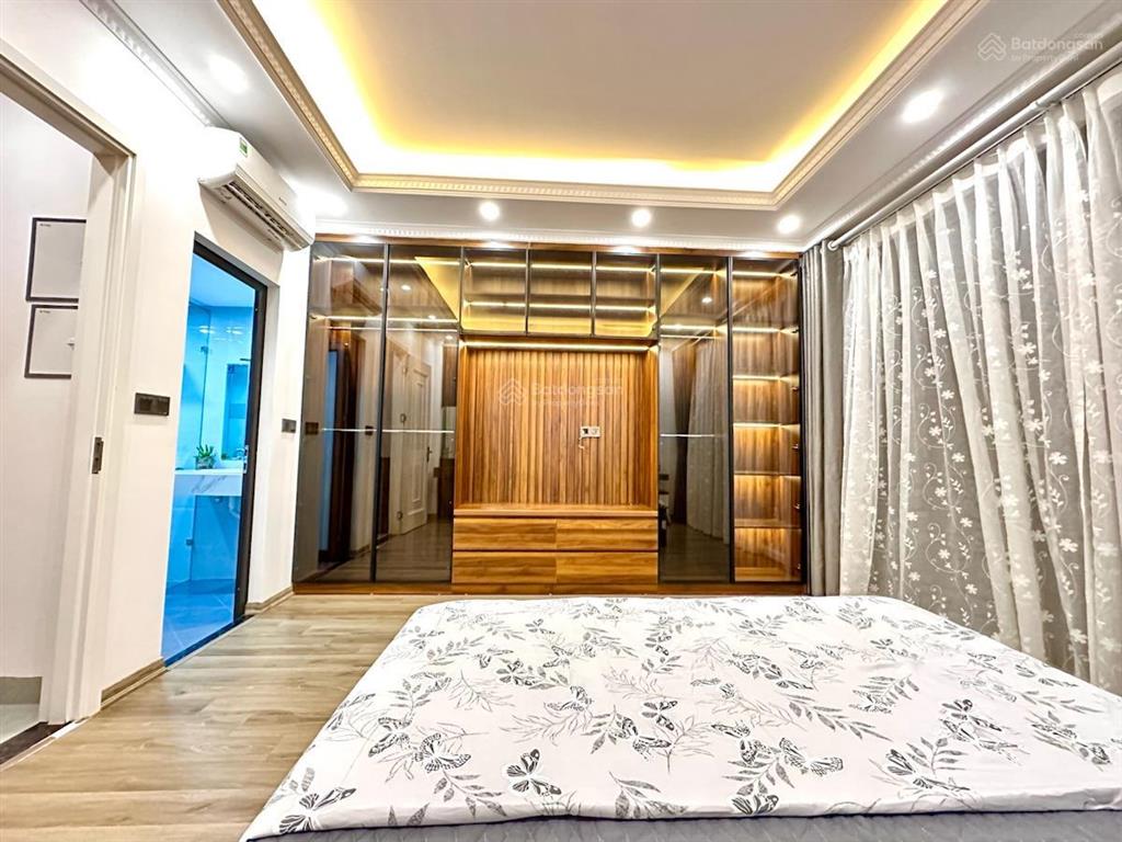 Bán nhà đường trần thái tông, cầu giấy, 45 m2, 4 tầng, mt 4,5m, giá 9,9 tỷ. ngõ ô tô, tt chuẩn