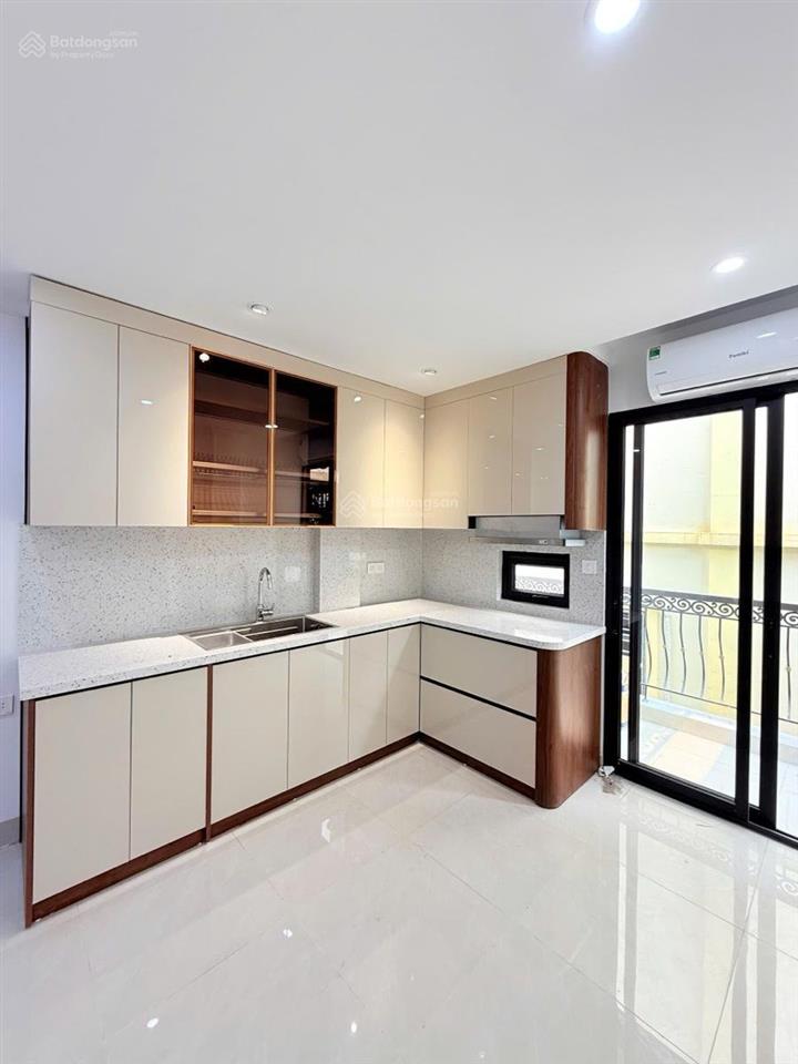 Bán nhà cầu giấy , phố hạ yên quyết, 36m, 7 tầng, thang máy, nhà mới . 15m ô tô tránh , giá 12 tỷ