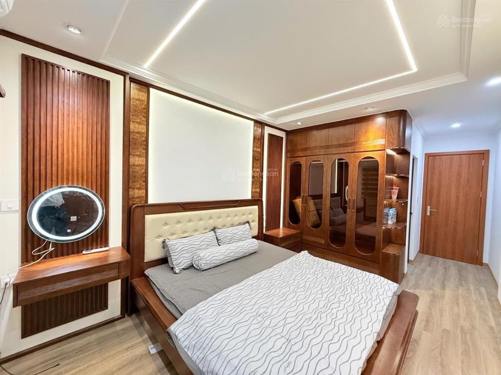 Bán nhà cầu giấy , phố hạ yên quyết, 36m, 7 tầng, thang máy, nhà mới . 15m ô tô tránh , giá 12 tỷ