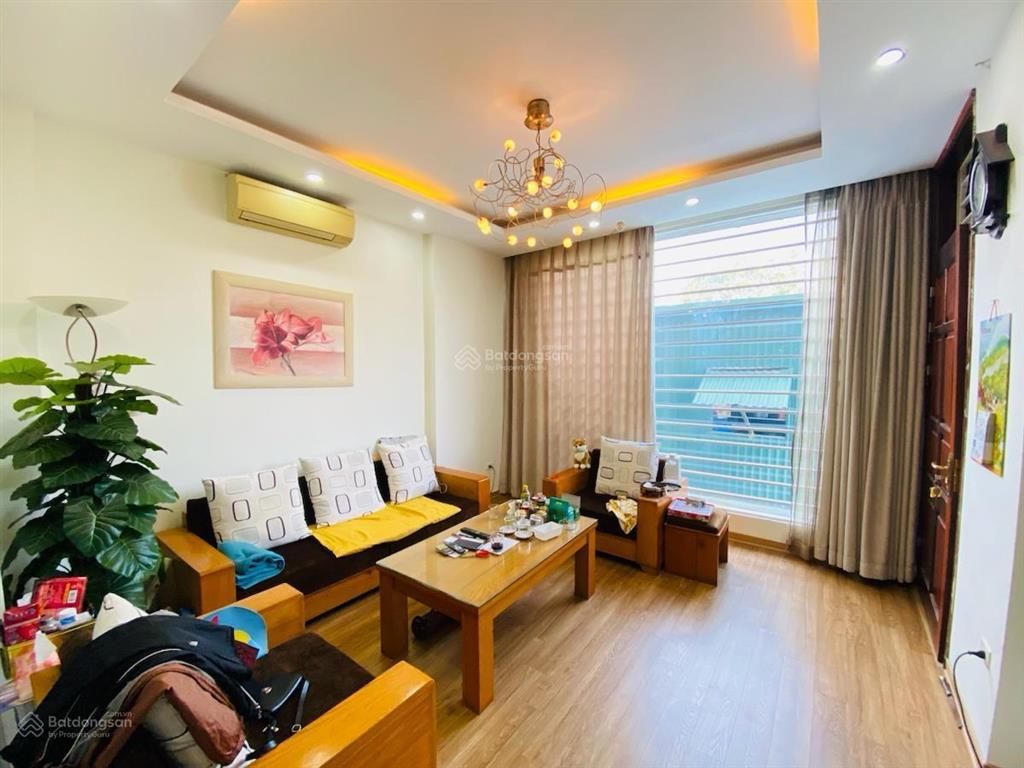 Bán nhà gần công viên cầu giấy, yên hoà 45m2, 4pn, 6wc, giá 8,5 tỷ, nhà cách ô tô tránh 10m