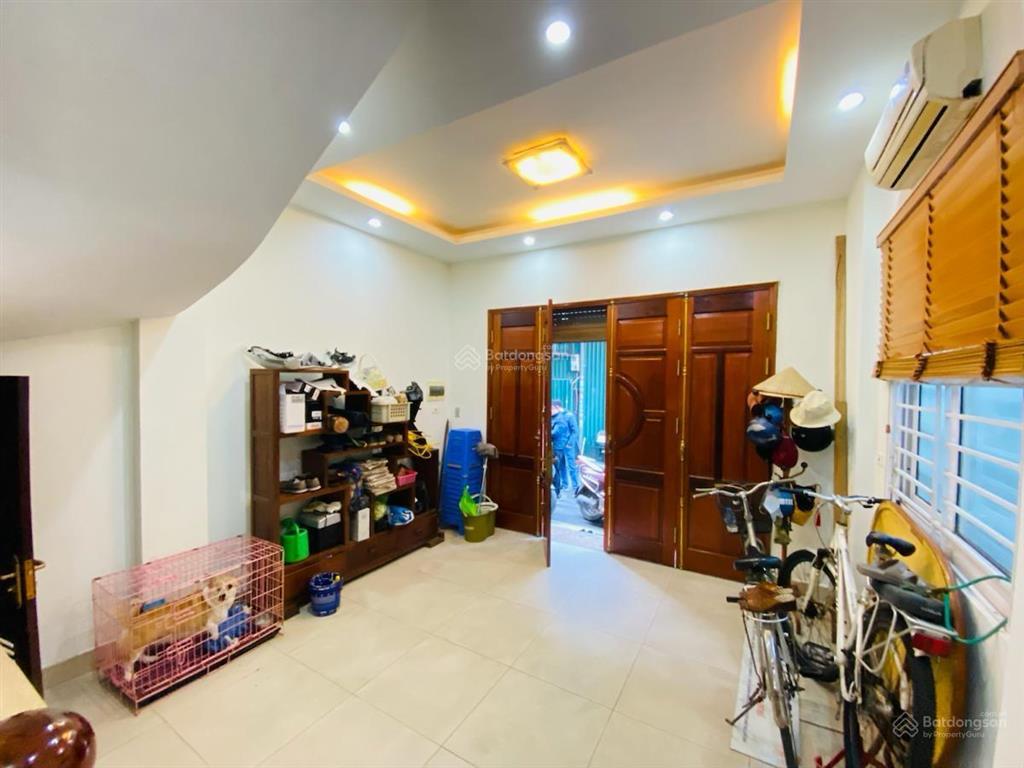 Bán nhà gần công viên cầu giấy, yên hoà 45m2, 4pn, 6wc, giá 8,5 tỷ, nhà cách ô tô tránh 10m