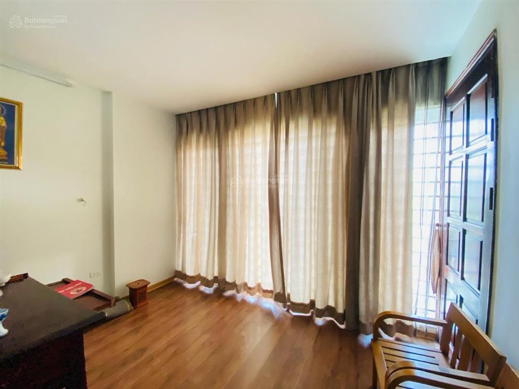 Bán nhà gần công viên cầu giấy, yên hoà 45m2, 4pn, 6wc, giá 8,5 tỷ, nhà cách ô tô tránh 10m