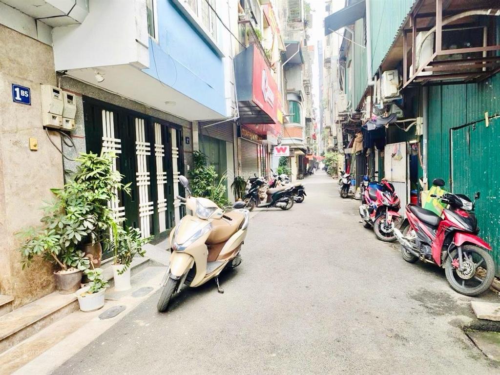 Bán nhà gần công viên cầu giấy, yên hoà 45m2, 4pn, 6wc, giá 8,5 tỷ, nhà cách ô tô tránh 10m