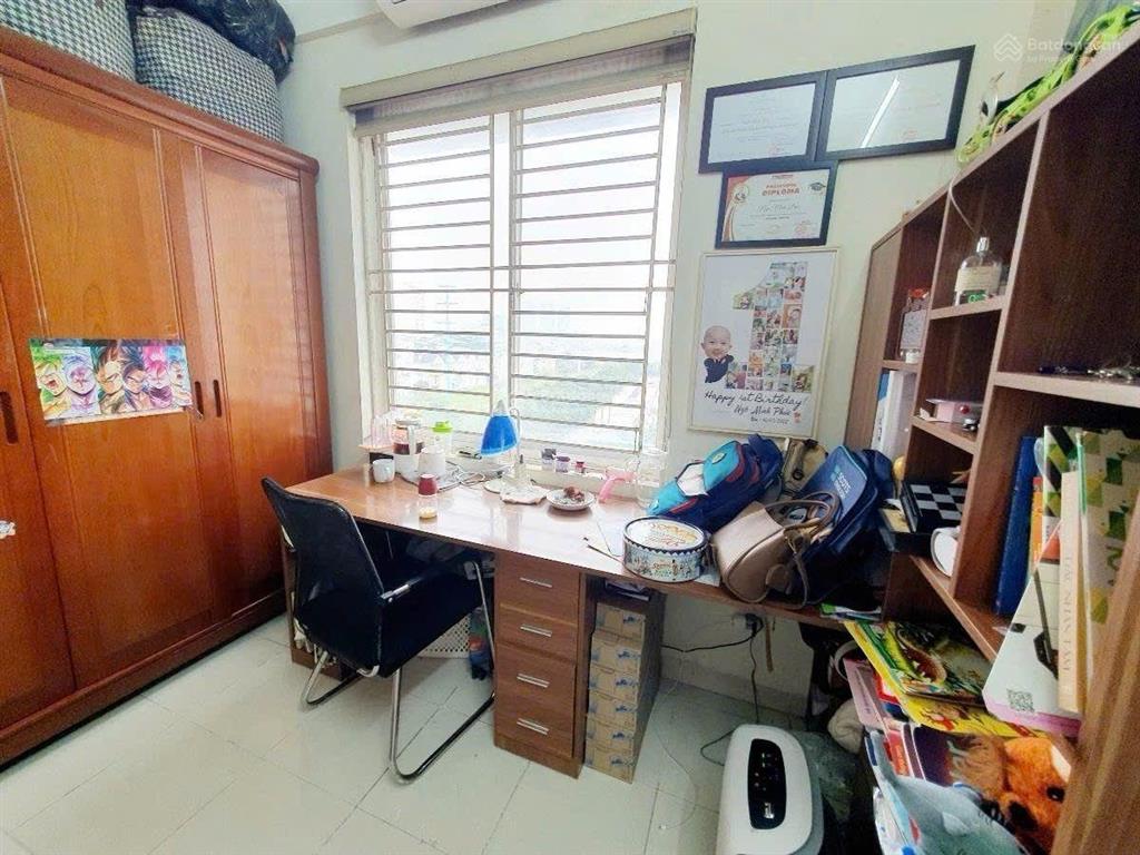 Bán căn góc 77m, 2 phòng ngủ, 2 vệ sinh, full nội thất tại kđt thành phố giao lưu