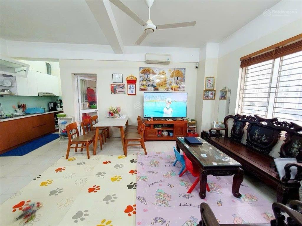 Bán căn góc 77m, 2 phòng ngủ, 2 vệ sinh, full nội thất tại kđt thành phố giao lưu