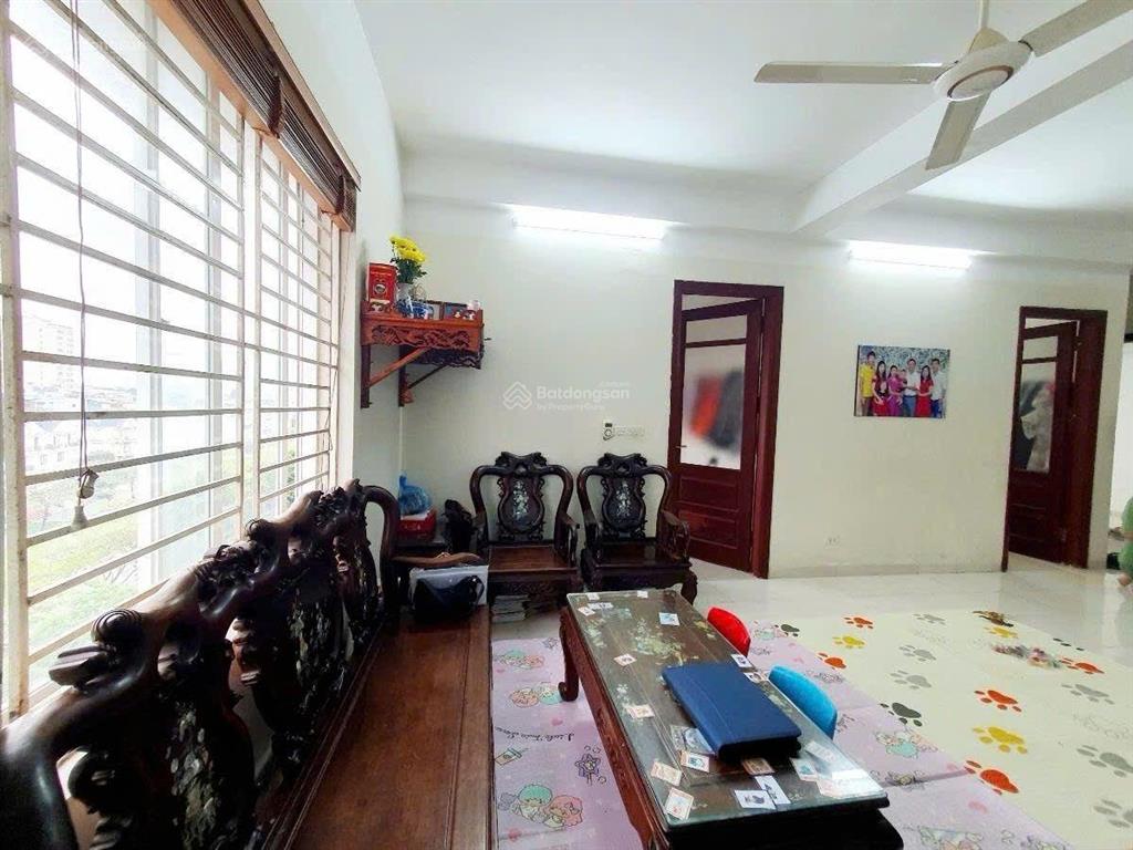 Bán căn góc 77m, 2 phòng ngủ, 2 vệ sinh, full nội thất tại kđt thành phố giao lưu