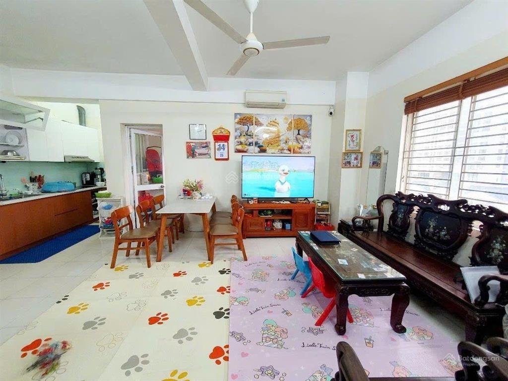 Bán căn góc 77m, 2 phòng ngủ, 2 vệ sinh, full nội thất tại kđt thành phố giao lưu