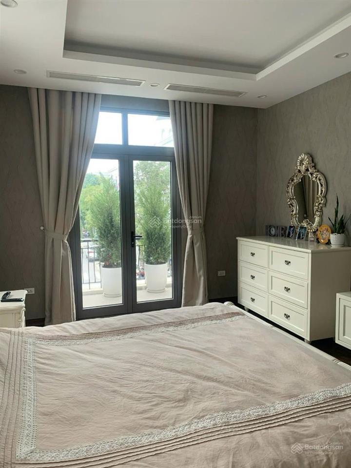 Bán biệt thự tại vinhomes riverside, 72 tỷ, 180m2, 5pn, 5wc, 4 tầng