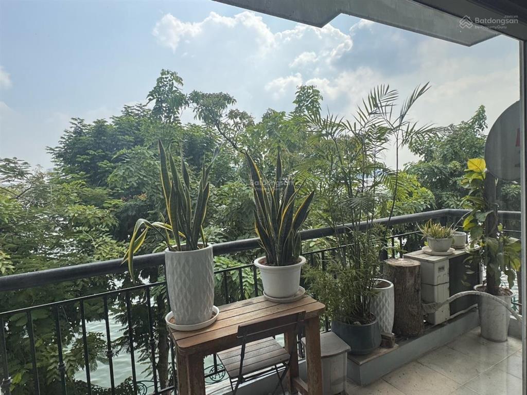 Bán nhà mặt phố nhật chiêu view trọn hồ tây 2 mặt thoáng. 90m2 x 5 tầng, mt 5m 105 tỷ