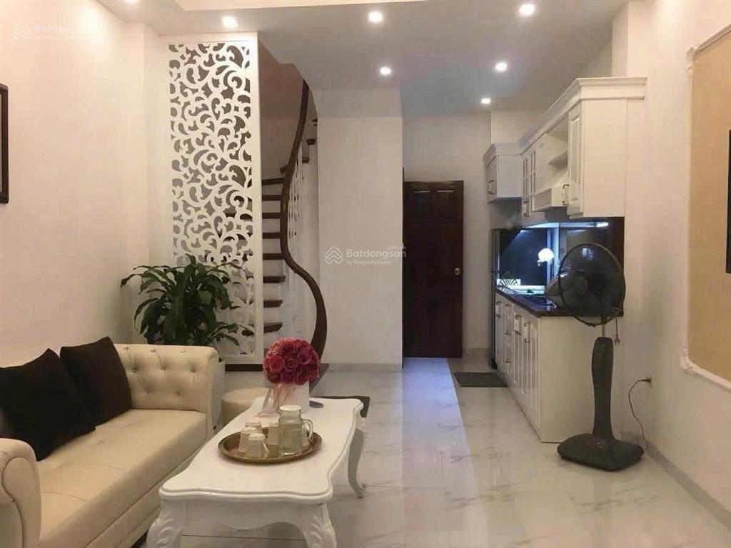 Cho thuê nhà riêng 127 văn cao, 12 triệu, 30m2, 3pn, 5wc, giá tốt