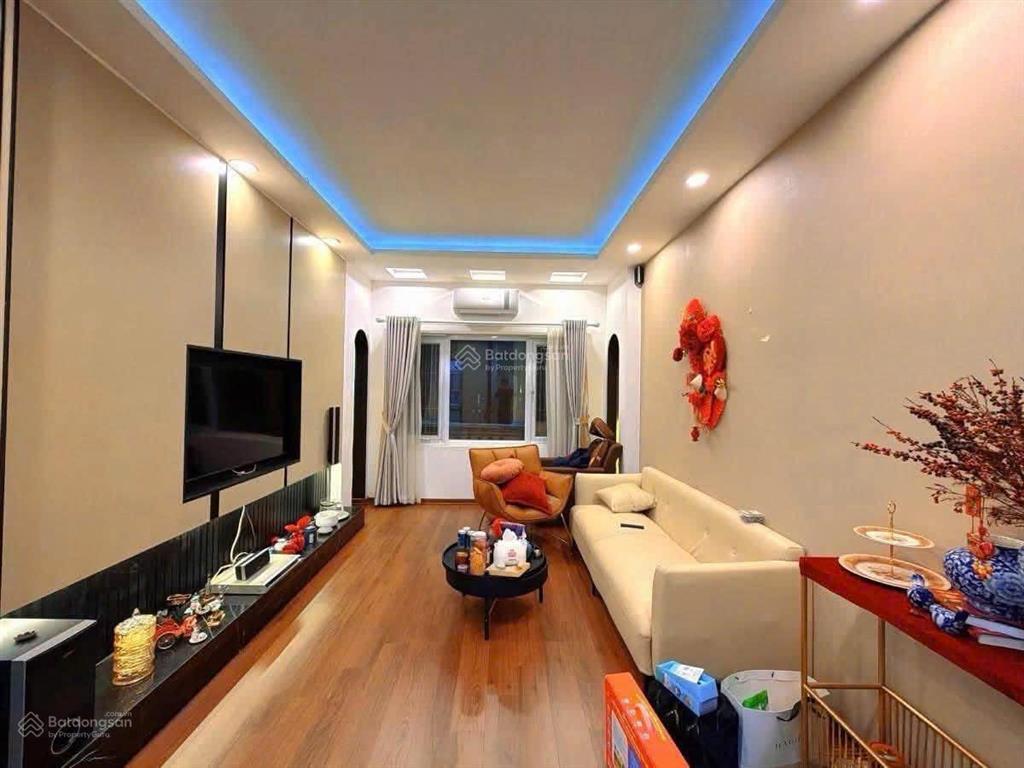 Cho thuê nhà riêng 127 văn cao, 12 triệu, 30m2, 3pn, 5wc, giá tốt