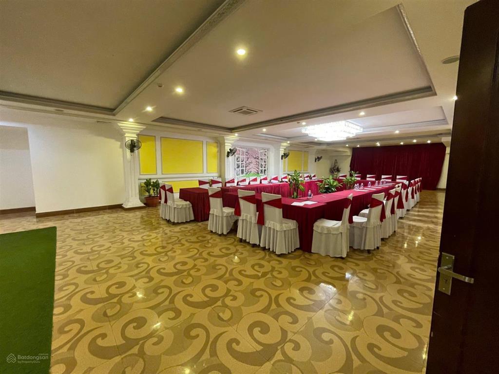 Bán tòa khách sạn cao cấp tại thành phố sapa 84 phòng doanh thu 500 triệu/tháng