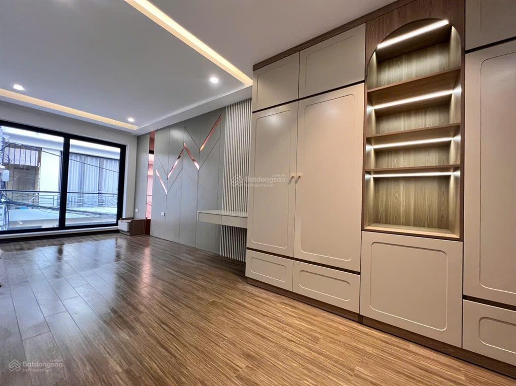 Nhà phố 7 tầng, thang máy tư đình, long biên 45m2 đường 6m