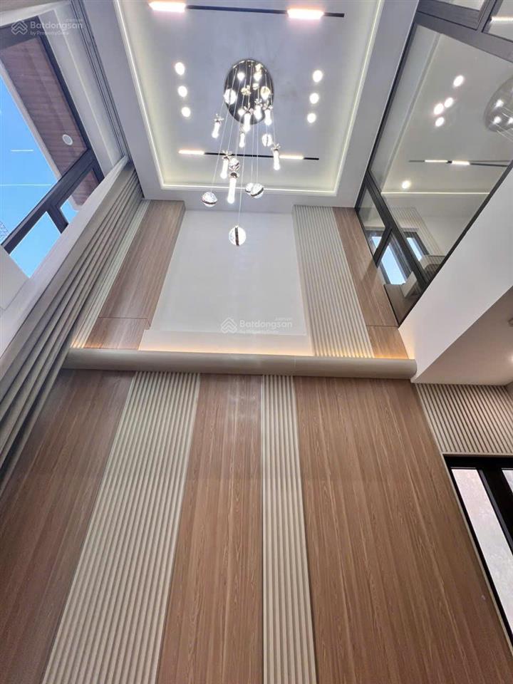 Nhà phố 7 tầng, thang máy tư đình, long biên 45m2 đường 6m