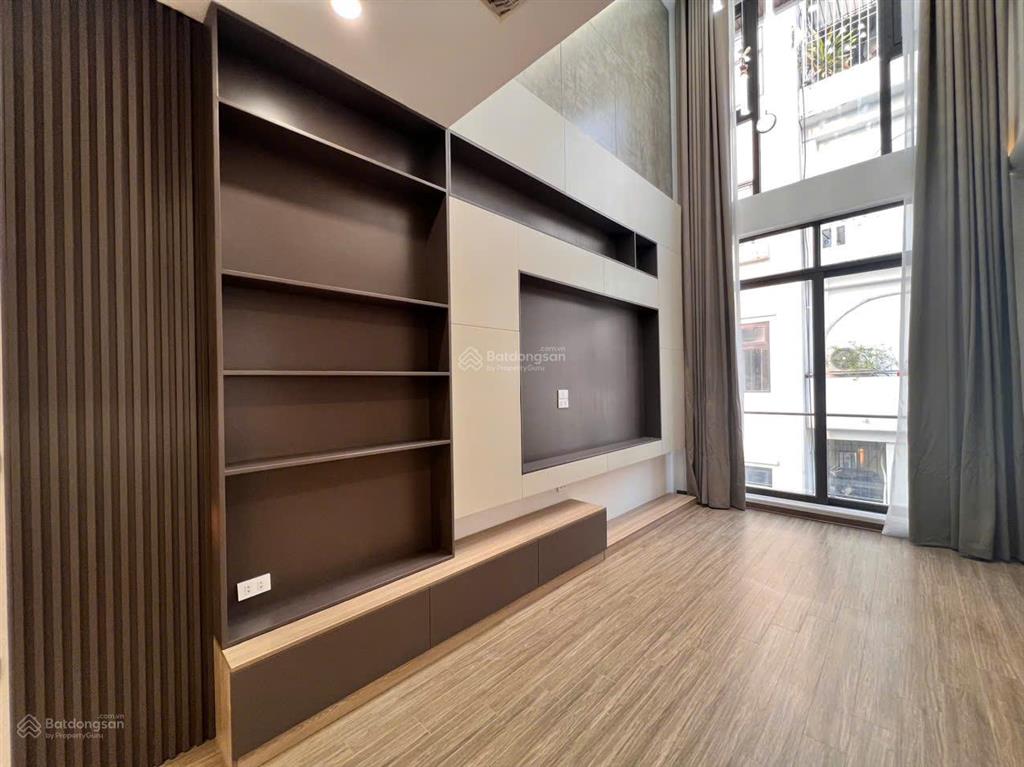 Nhà phố 7 tầng, thang máy tư đình, long biên 45m2 đường 6m