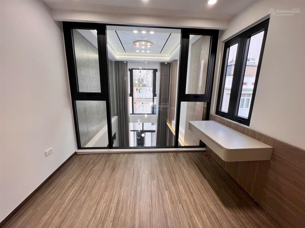 Nhà phố 7 tầng, thang máy tư đình, long biên 45m2 đường 6m