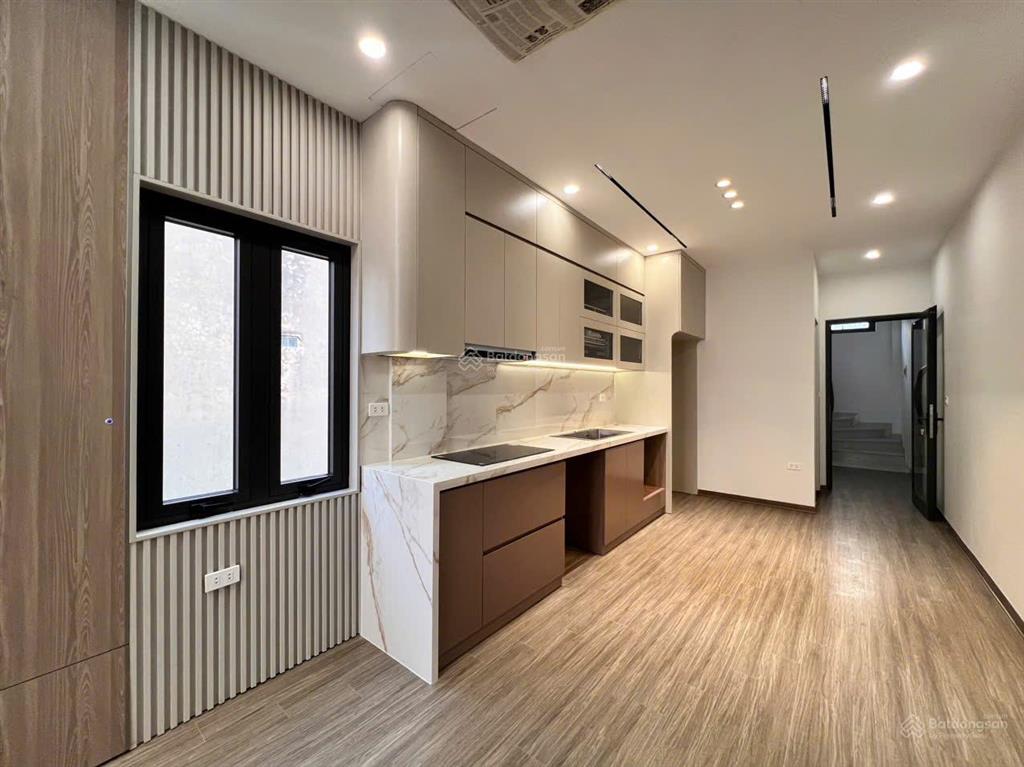 Nhà phố 7 tầng, thang máy tư đình, long biên 45m2 đường 6m