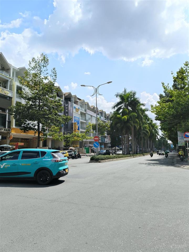 Chỉ 17,5 tỷ sở hữu nhà mặt phố nguyễn thị thập 3 tầng cực đẹp, rộng 96m2 ( 0979 532 ***)