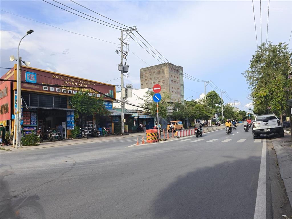 Chỉ 4,6 tỷ sở hữu nhà 2 tầng 69m2 ở huỳnh tấn phát quận 7 cũ, ( 0979 532 ***)