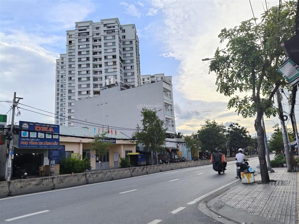 Chỉ 4,6 tỷ sở hữu nhà 2 tầng 69m2 ở huỳnh tấn phát quận 7 cũ, ( 0979 532 ***)