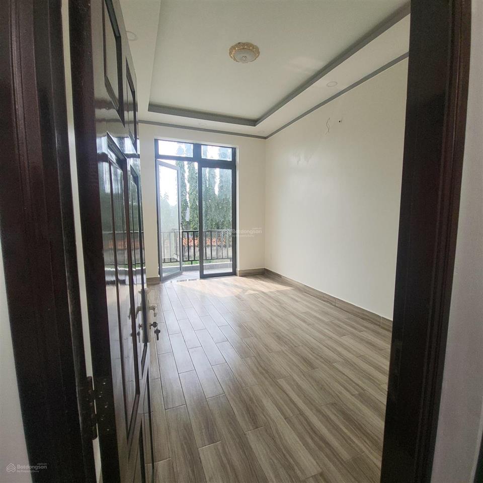 Nhà bán gia tốt khu tt thị trấn