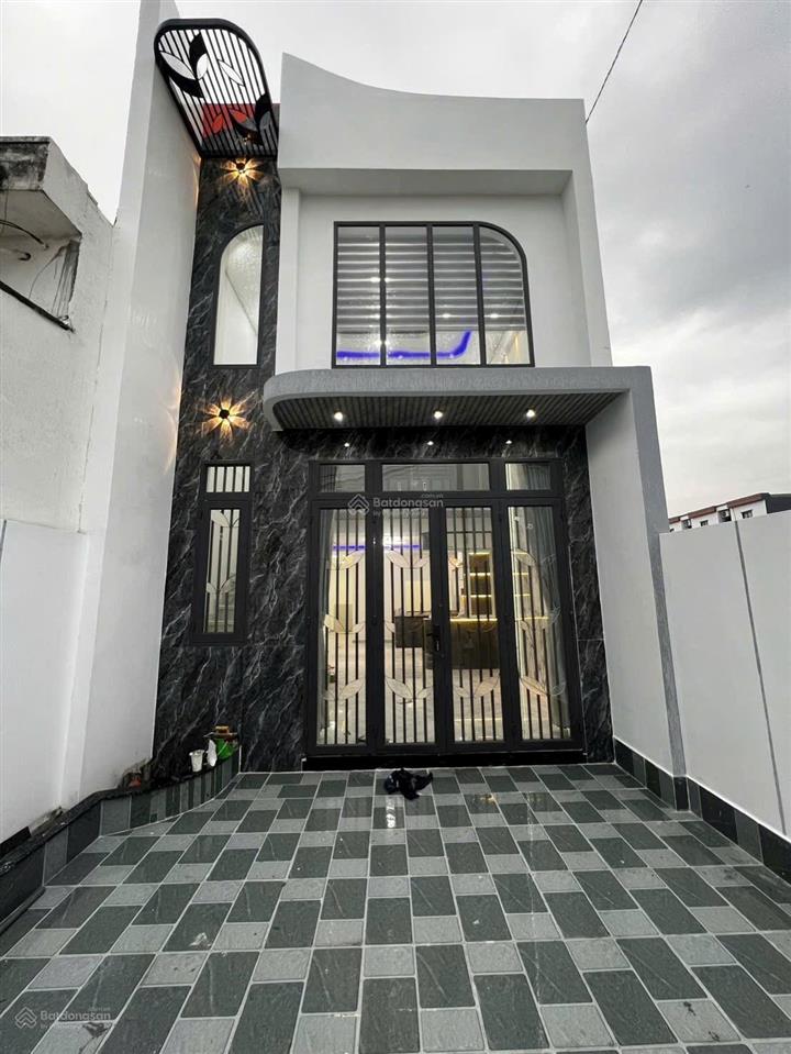 Nhà bán gia tốt khu tt thị trấn