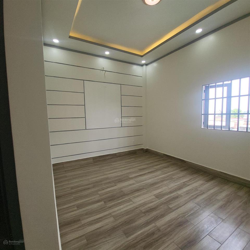 Nhà bán gia tốt khu tt thị trấn