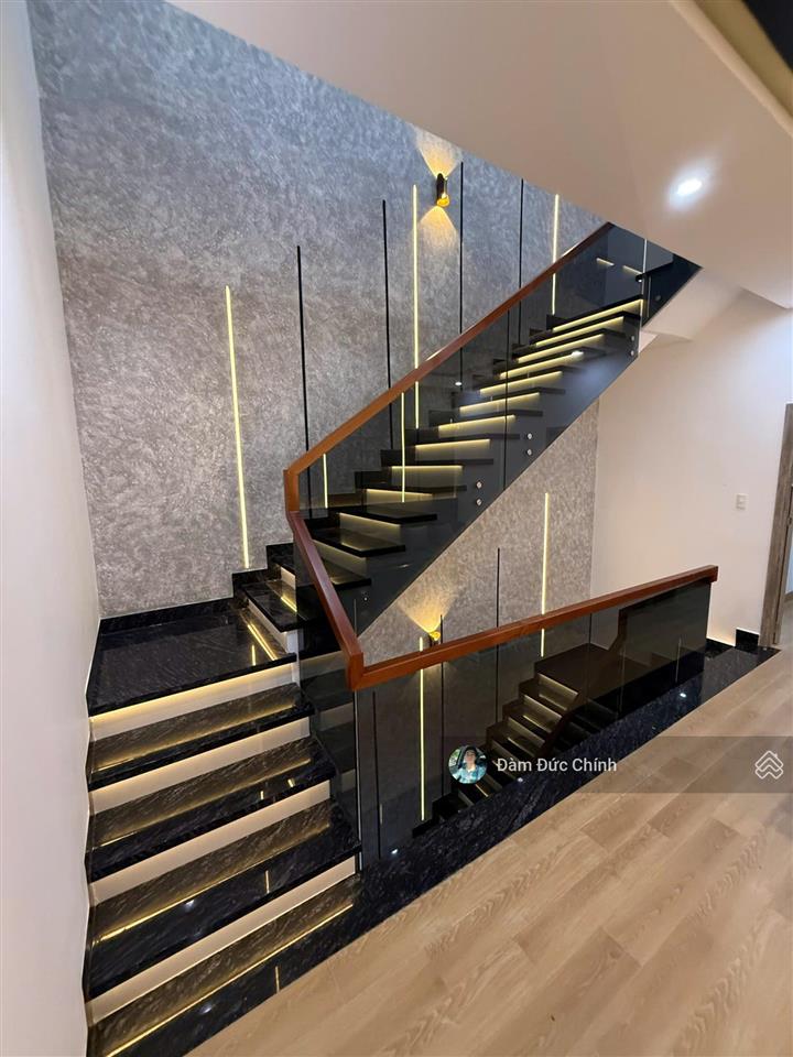 Nhà mặt phố tại đường hà bồng, giá 9,8 tỷ, 100m2, 4pn, 5wc, pháp lý đầy đủ  0905 599 ***