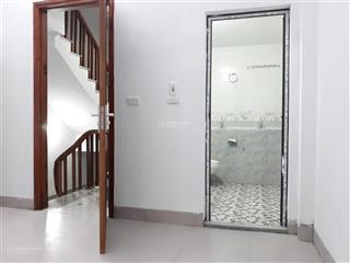 Ccmn khép kín mễ trì thượng, 28m2 khép kín, sạch mới mễ trì full đồ, ban công thoáng, cửa sổ