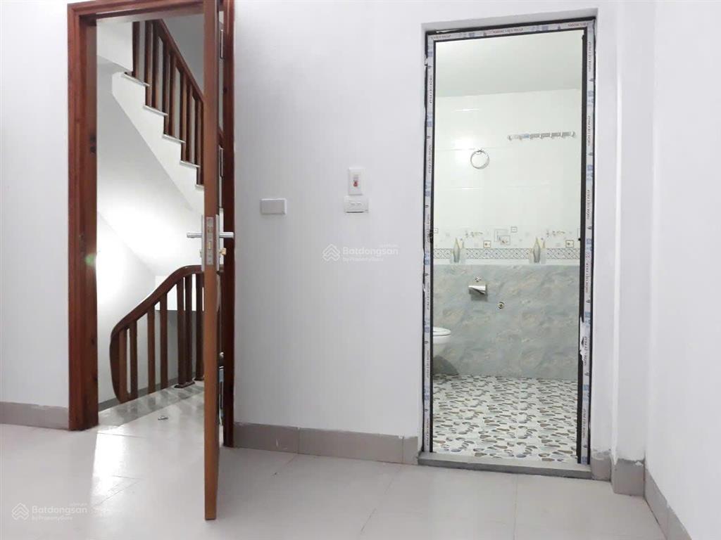 Ccmn khép kín mễ trì thượng, 28m2 khép kín, sạch mới mễ trì full đồ, ban công thoáng, cửa sổ