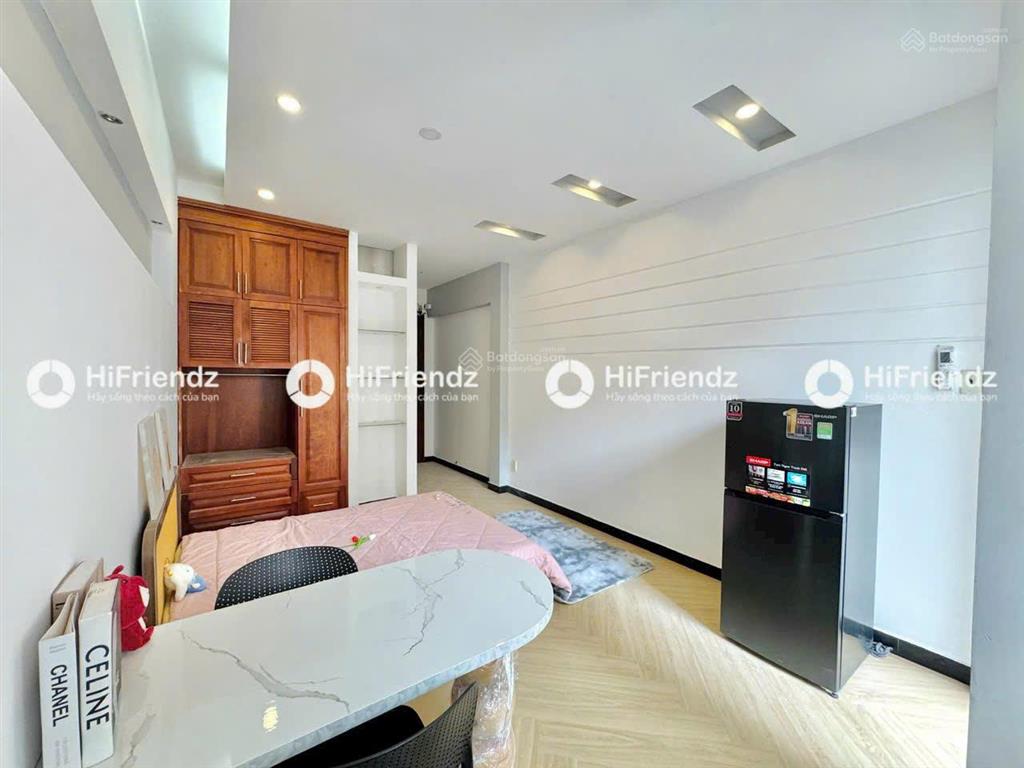 Cho thuê căn hộ quận 1, rẻ, ban công, máy giặt riêng, gần chợ, gần cầu ông lãnh, full nt
