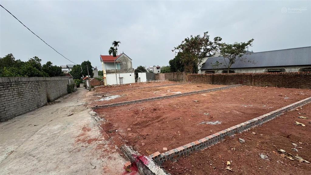 Bán đất tại việt lập, tân yên, giá chỉ 290 triệu, full thổ cư