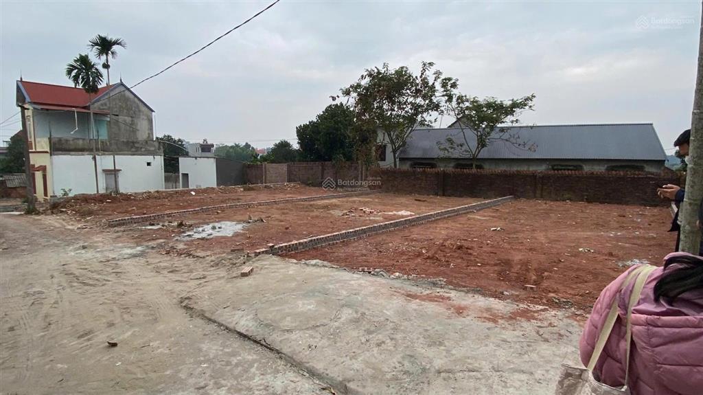 Bán đất tại việt lập, tân yên, giá chỉ 290 triệu, full thổ cư