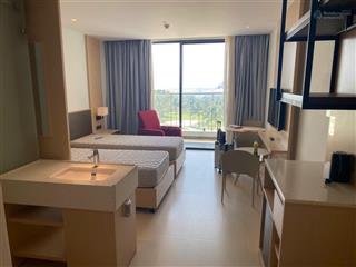 Bán the arena cam ranh tòa lia,giá 850tr view hồ bơi, trực diện biển nội thất full xách valy vào ở