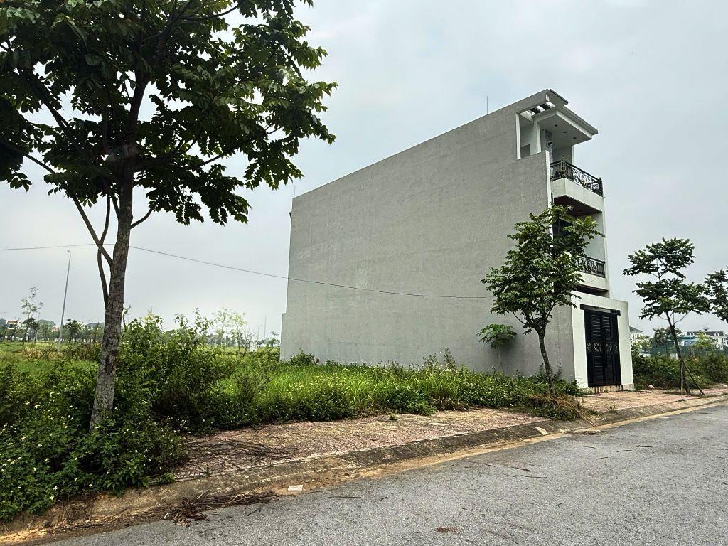 CHÍNH CHỦ BÁN GẤP LÔ ĐẤT ĐẸP NAM VĨNH YÊN VỊ TRÍ VÀNG BĂNG 2 ĐƯỜNG 33M DT100m2 MT5m 3,9 TỶ 0988296228