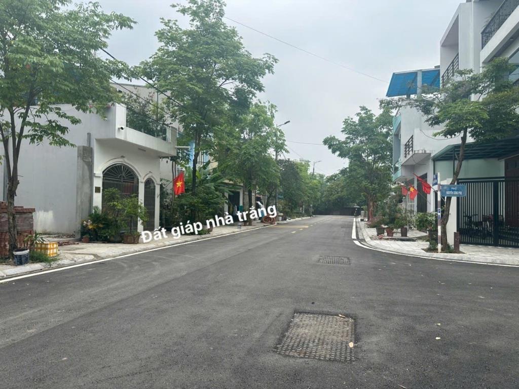 Bán gấp lô đất đẹp phố Bình Lệ Nguyên, Hội Hợp DT95m MT5m full thổ cư sẵn sổ giá 2,83 tỷ 0988296228