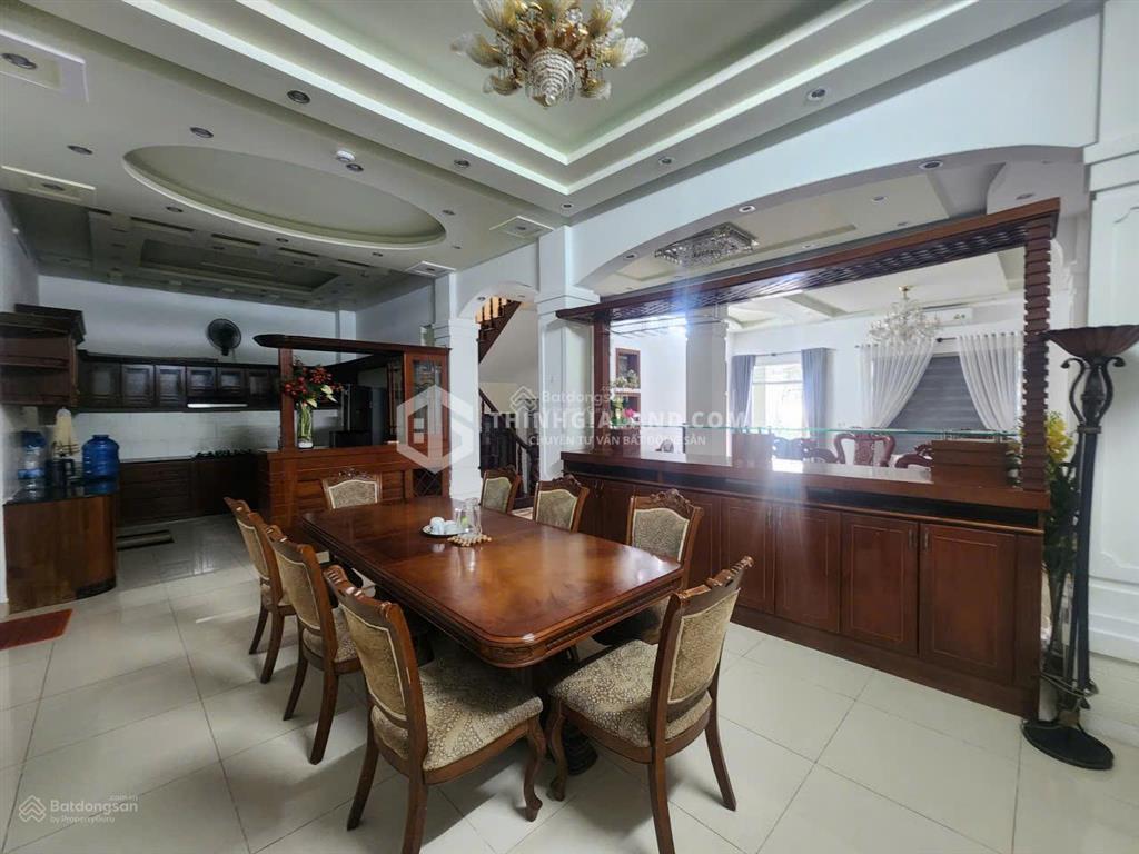 Bán biệt thự khu á châu, phường 2 + (dt 211m2) + nhà 1tr2l + gần biển + giá cực tốt