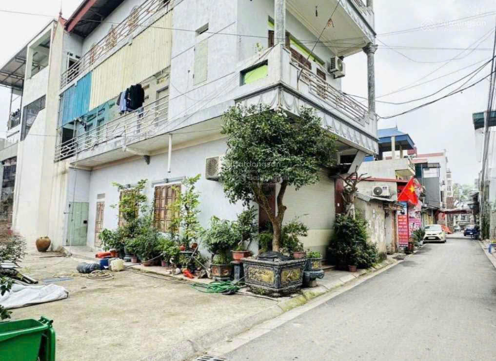 Bán nhà xuân đỉnhcách mặt đường 50mô tô vào nhà
diện tích 79.5m mt 5.7m