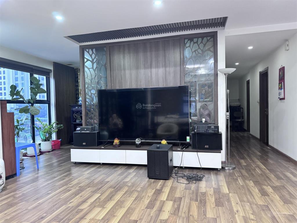 Siêu phẩm căn góc 3 mặt thoáng  160m2  goldmark city 136 hồ tùng mậu